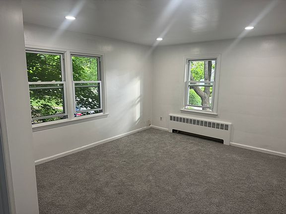 3rd image of 545 Beverly Rd #545