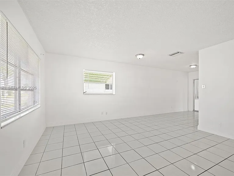 7004 NW 67th Ave — Photo 2