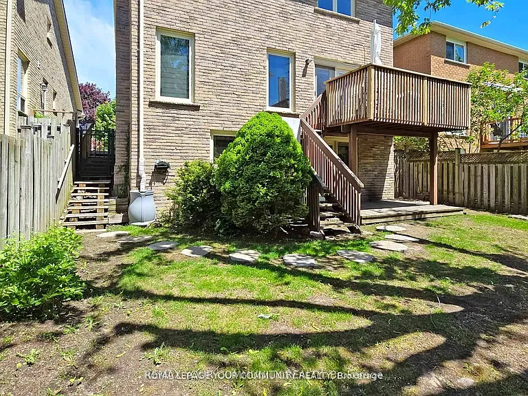 52 Eleanor Cir #LOWER — Photo 35