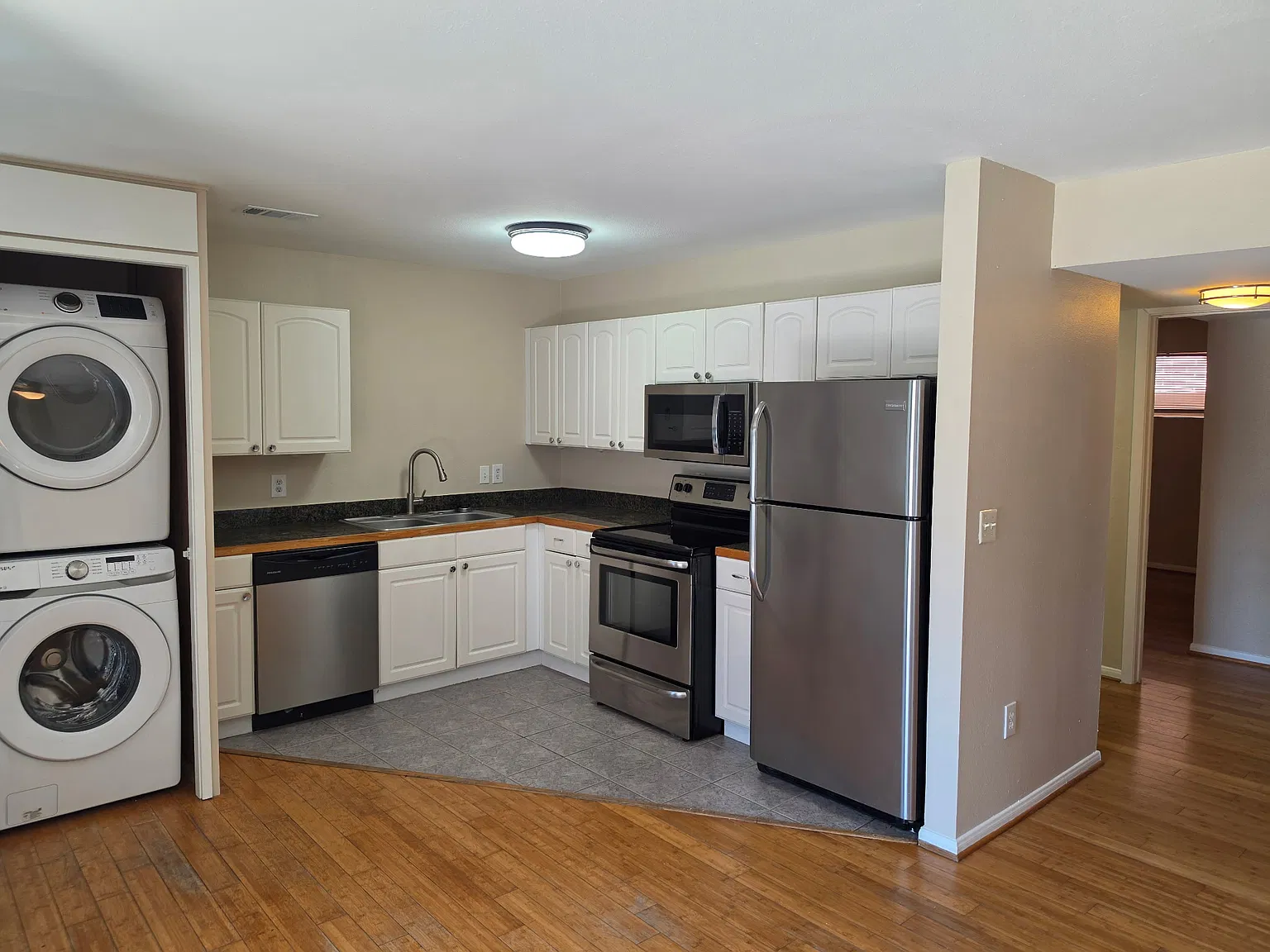 2737 Houston Ave — Photo 3