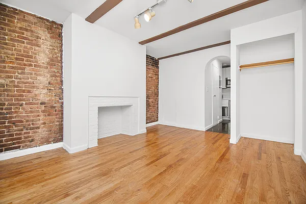 Rented by REAL New York | media 9