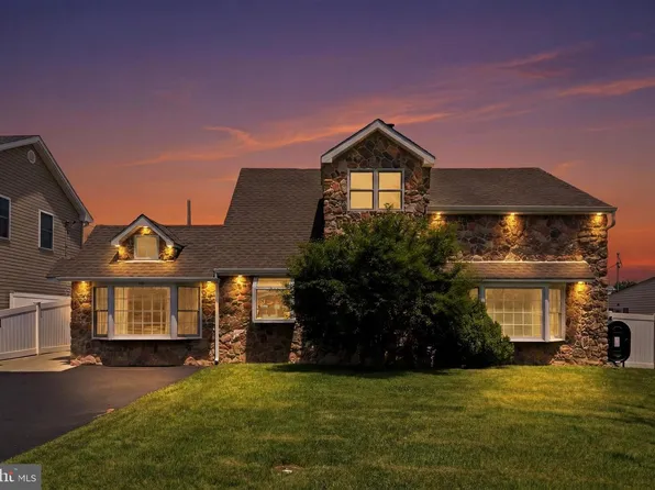 10 Granite Rd, Levittown, PA 19057