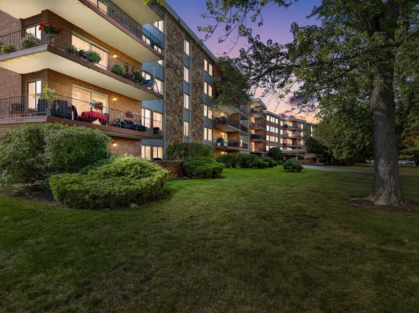 18 E Old Willow Rd APT 210N, Prospect Heights, IL 60070