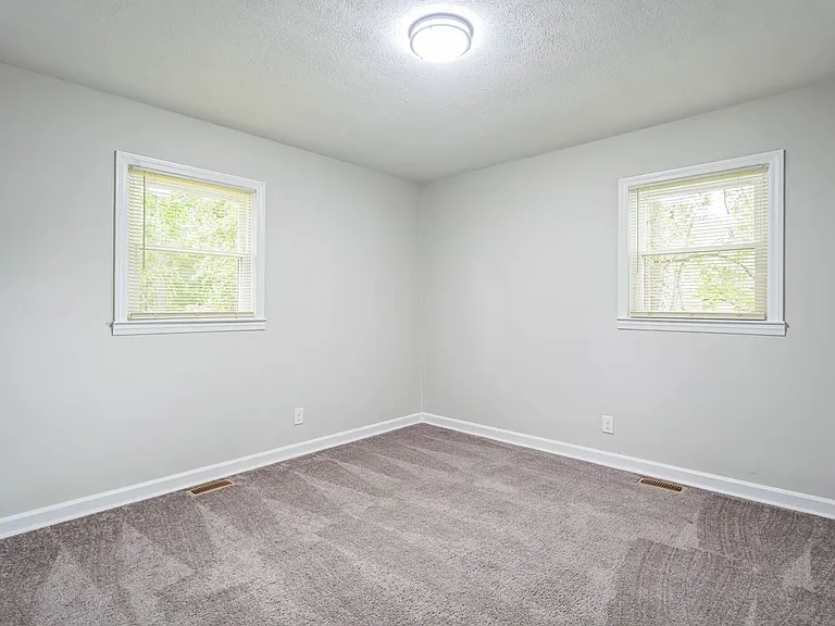 628 McLamb Dr — Photo 16