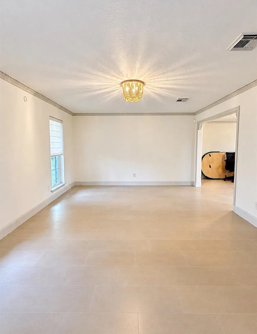 4 bed, 2.5 bath, 2576 sqft, $4,500 — Photo 2