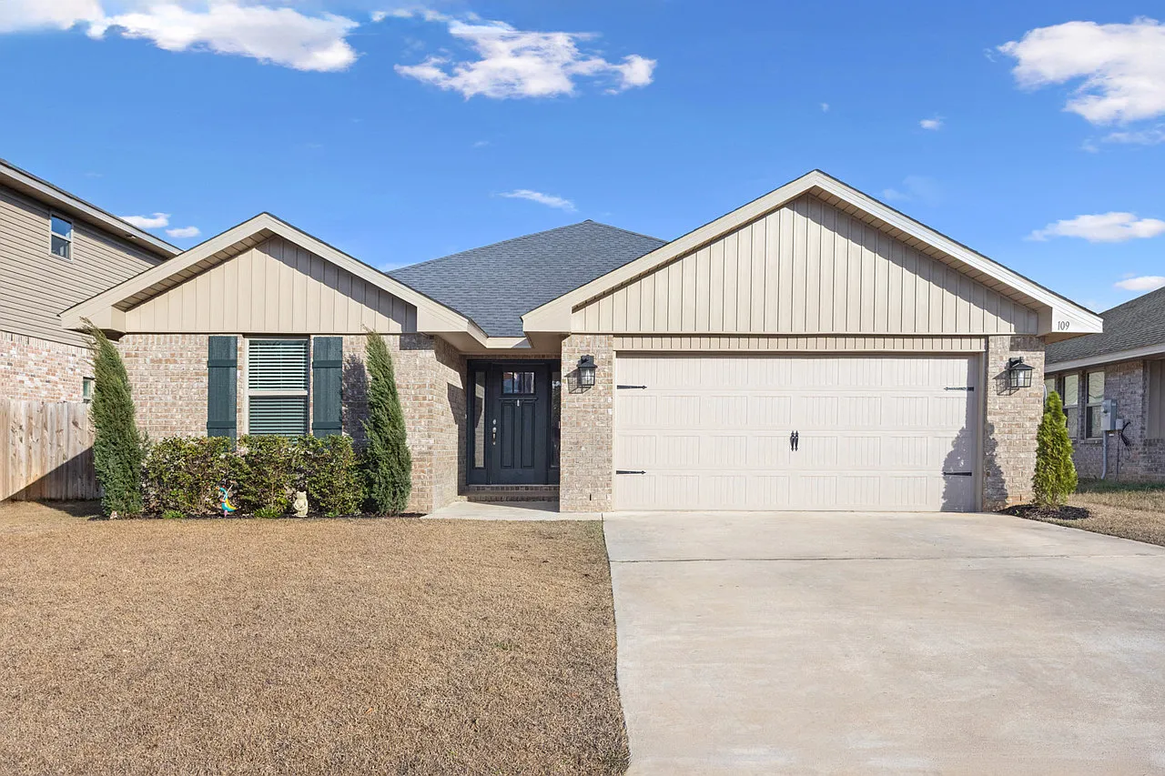 3 bed, 1600 sqft, $1,950 — Photo 1