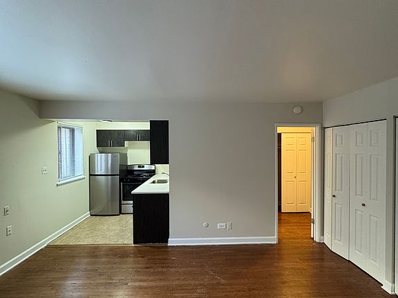 5th image of 5917 N Kenmore Ave APT 521