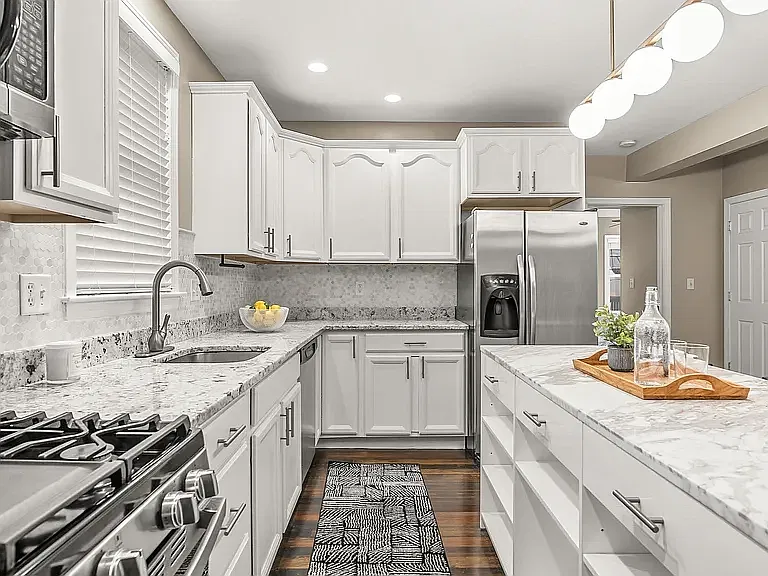 2 bed, 955 sqft, $3,400 — Photo 2