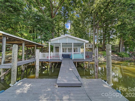 3rd image of 612 Edgewater Dr