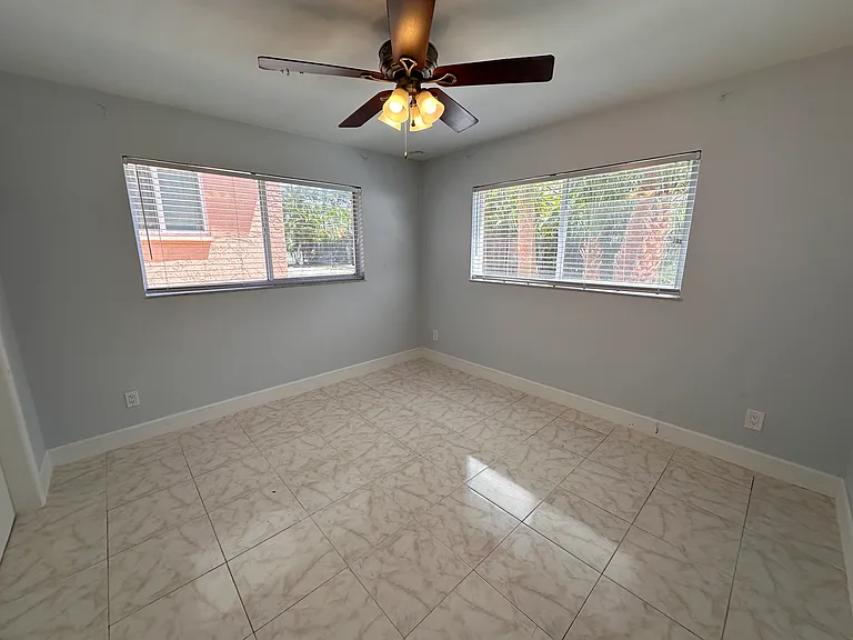 2826 Dupont St S #1 — Photo 10