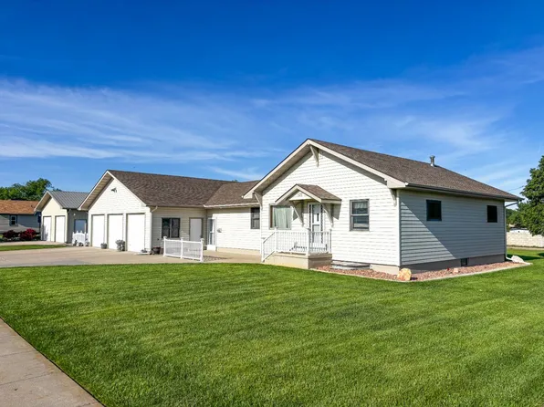 523 Edgerton Ave, Oakley, KS 67748