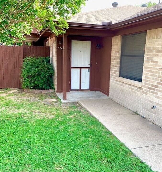 1st image of 719 Bluebonnet Dr #717