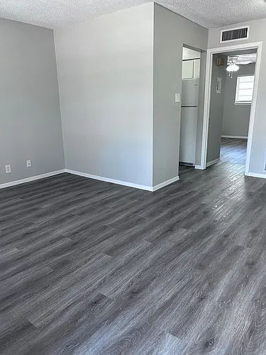 1700 W McIntyre St Photo 1