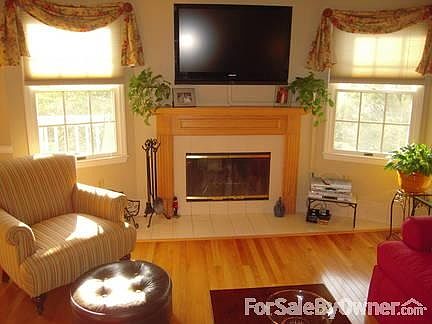 Stairs to the loft
						:
						Beautiful sloped catheral ceiling adds to the spacious living room.