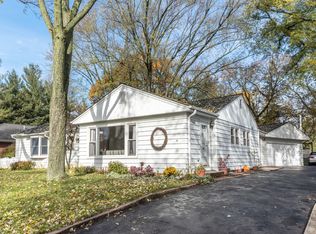 236 W Glade Rd, Palatine, IL 60067