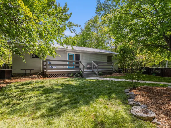 1055 N Jebavy Dr, Ludington, MI 49431