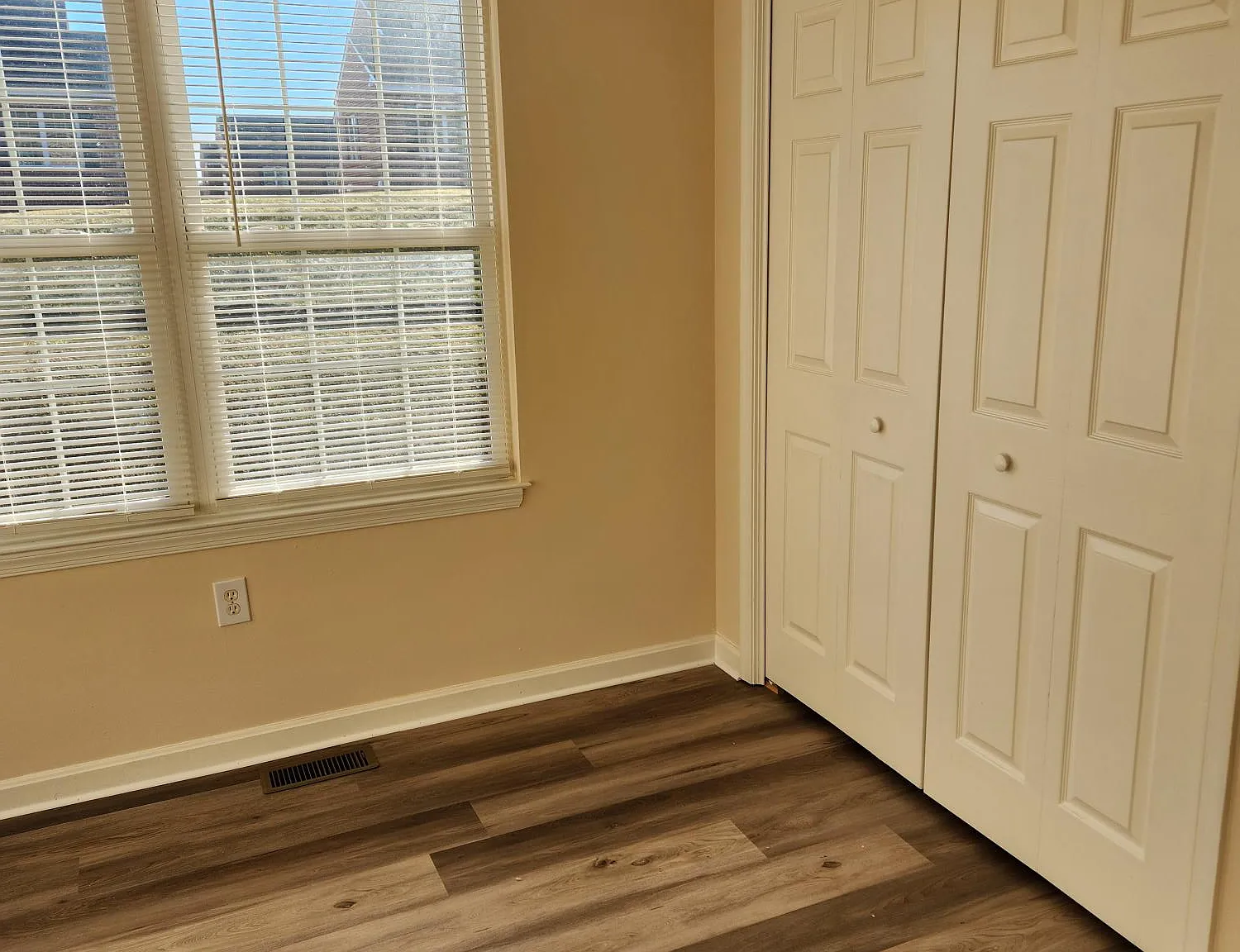3 bed, 1076 sqft, $1,650 — Photo 3