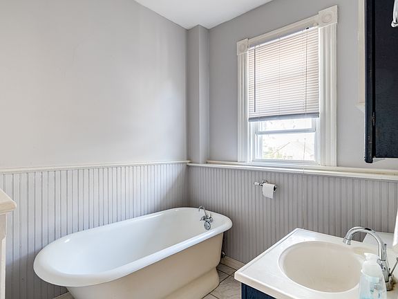 4th image of 2217 Jefferson Ave #2