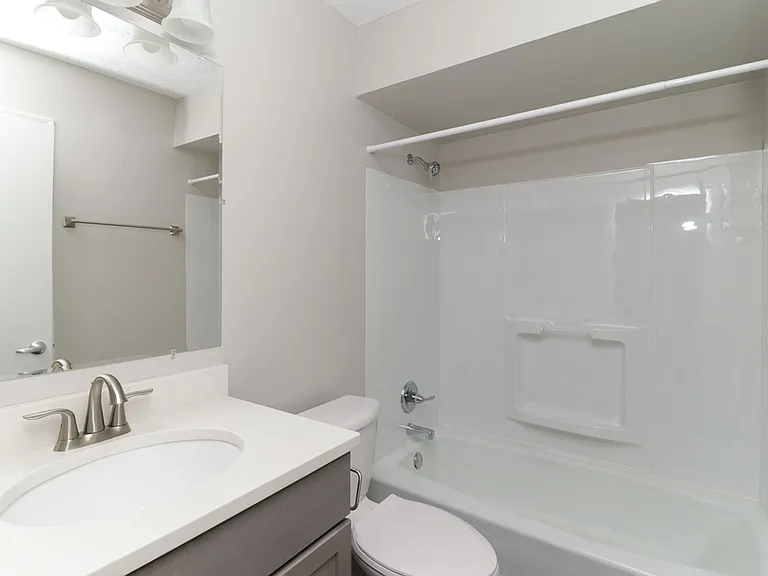 111 N Orr Dr — Photo 12