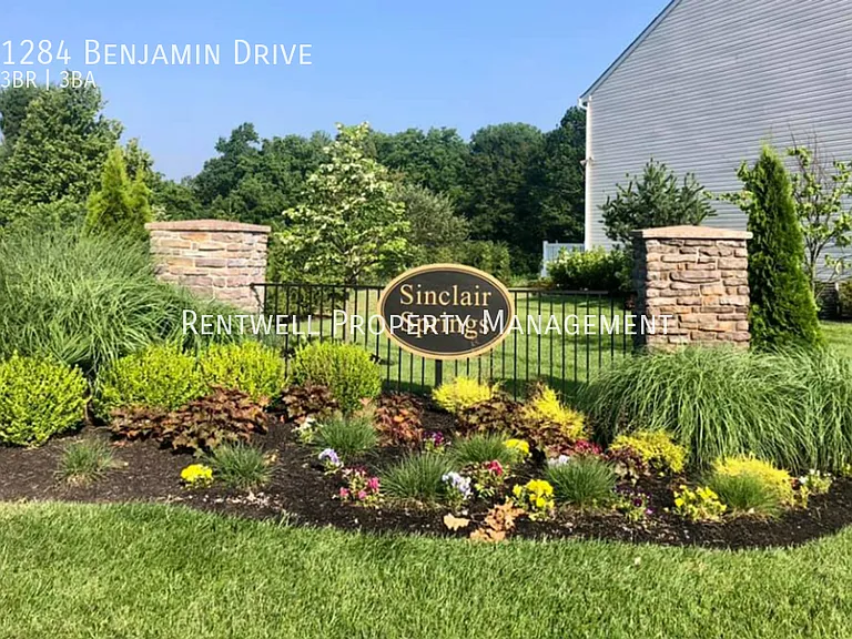1284 Benjamin Dr — Photo 15