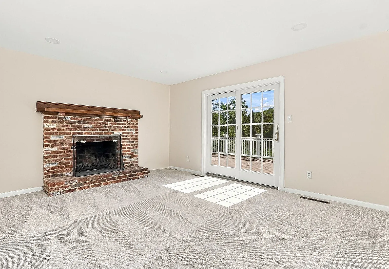 Spacious 3-Bedroom Home on 2.74 Acres in Jamison — Photo 1