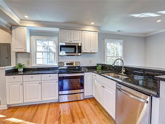 5th image of 2320 Burnley Ave