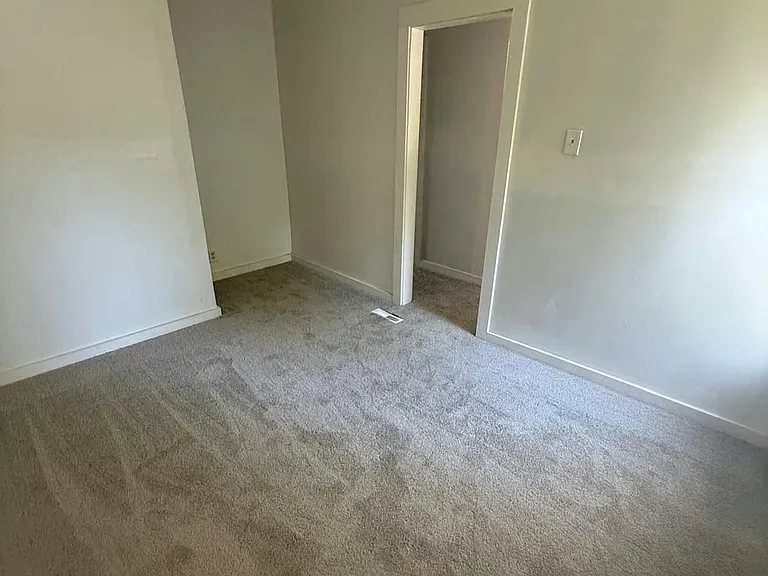 9800 Kennedy Ave — Photo 19
