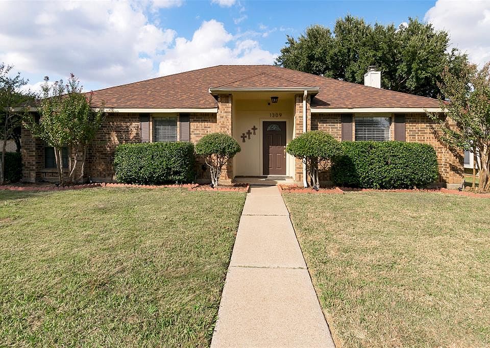 1st image of 1309 Chicota Dr