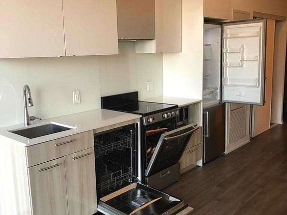 4th image of 251 Jarvis St #1605