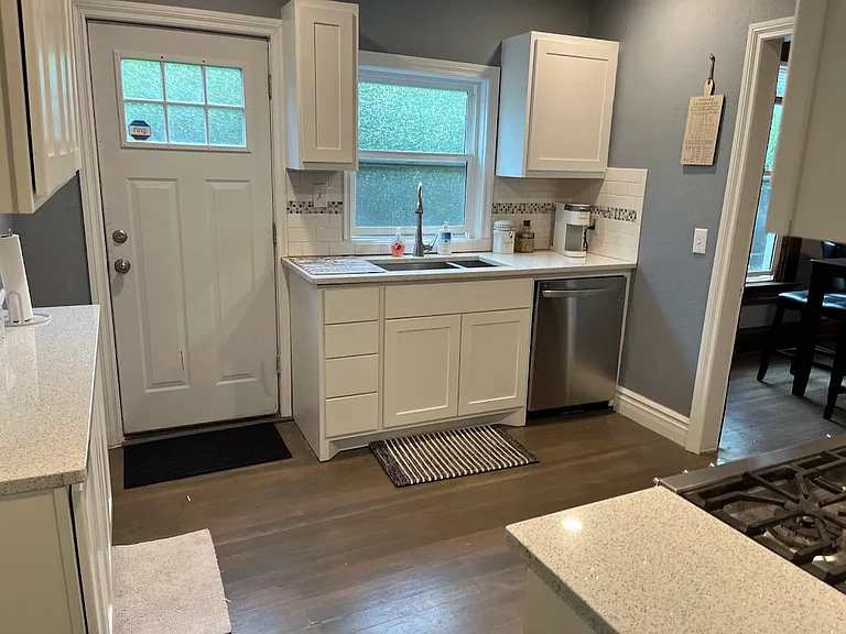 317 W Monument St — Photo 10