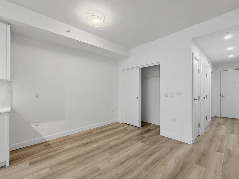 2511 Carolina St — Photo 68