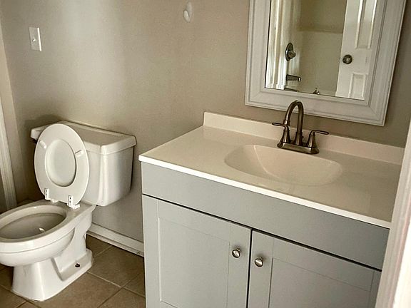 full bathroom with washer dryer connection