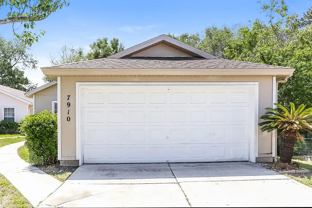 4 bed, 2.0 bath, 1468 sqft, $2,650 — Photo 1