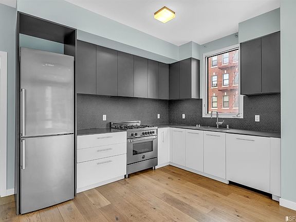 4th image of 11 Franklin St #301