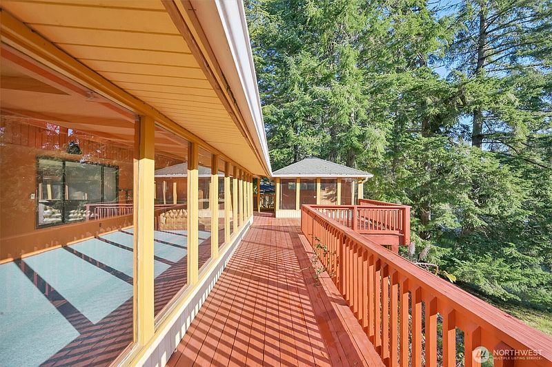 5th image of 22115 Maple Drive NW