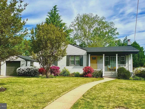 9713 Bellevue Dr, Bethesda, MD 20814