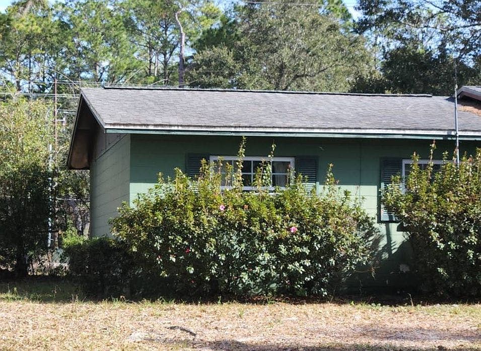 2nd image of 3803 NE 14th Dr