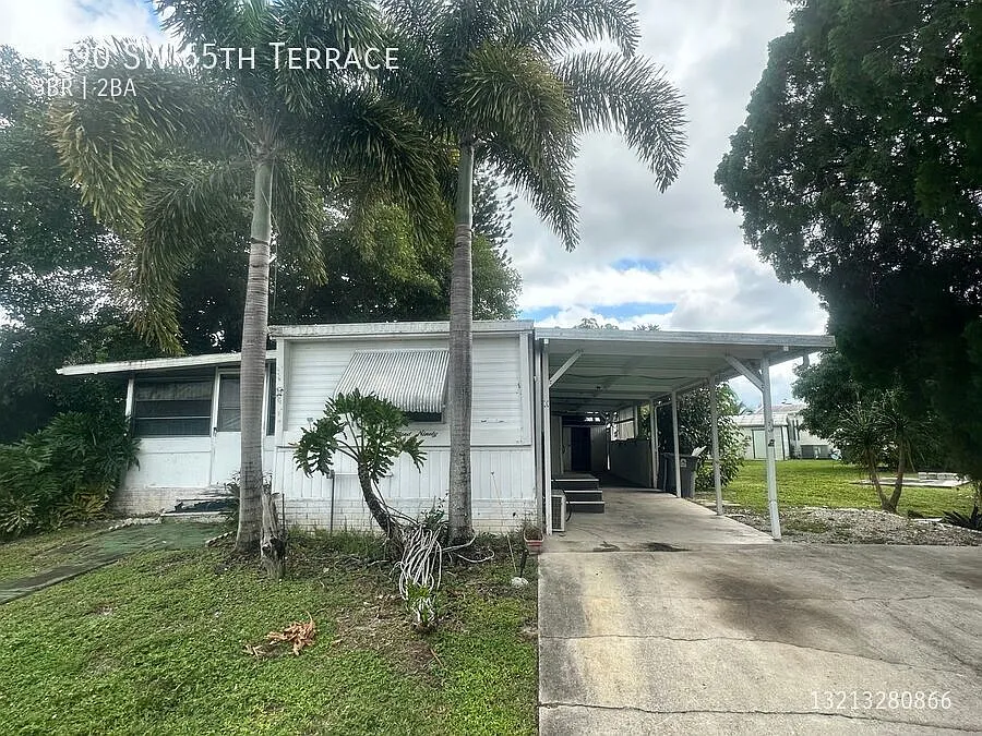 Spacious 3/2 Mobile Home in Sandalfoot Cove — Photo 1