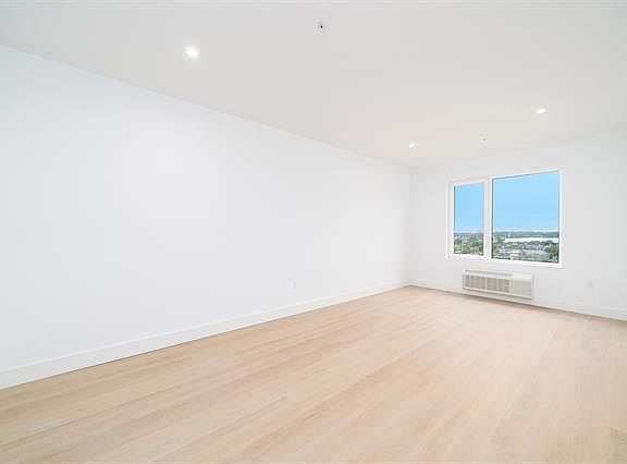 4th image of 3321 Liberty Ave #501