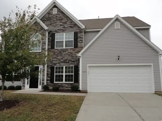 1010 Golden Crest Dr — Photo 1