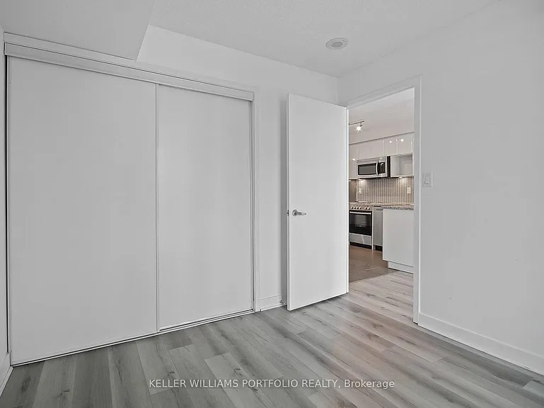 15 Fort York Blvd W #3907 — Photo 42