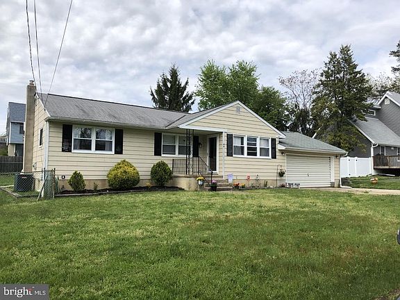5th image of 44 Essex Ave