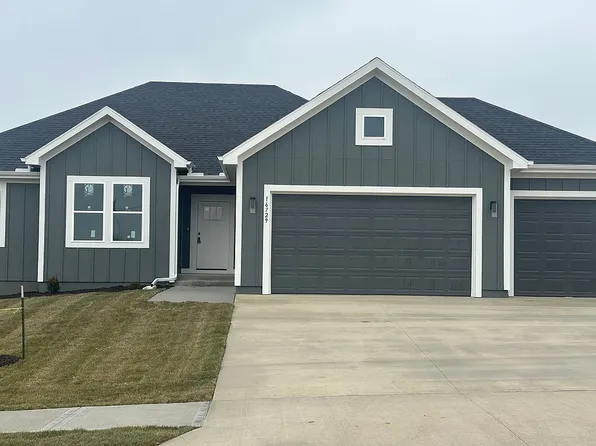 16729 Pinehurst Dr, Basehor, KS 66007