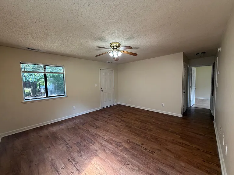2714 Clayton Dr NW — Photo 2