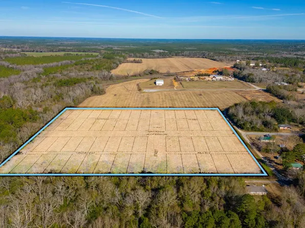 10th St, Florala, AL 36442