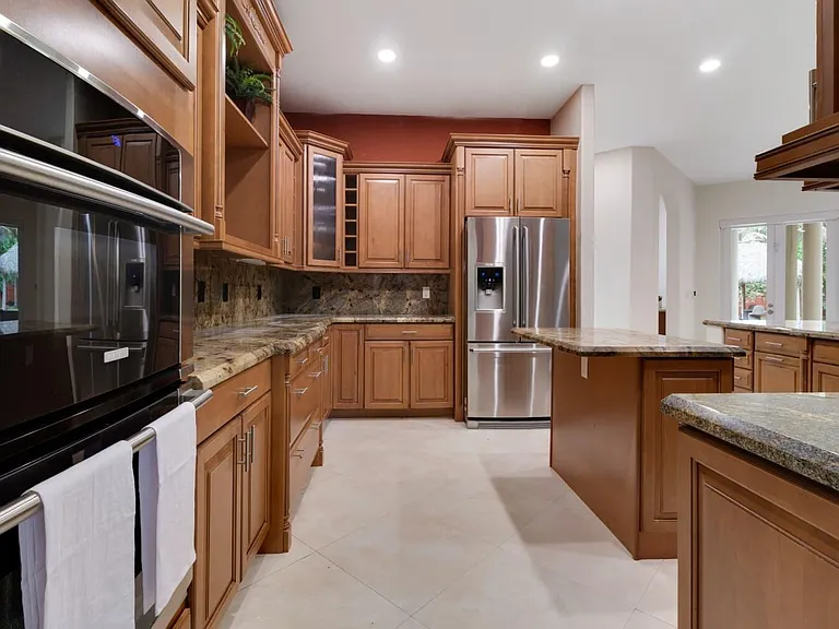 6301 SW 58th Ct — Photo 34