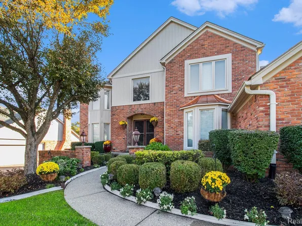 1941 Mapleridge Rd, Rochester Hills, MI 48309
