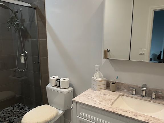 2nd image of 1868 Diamond St