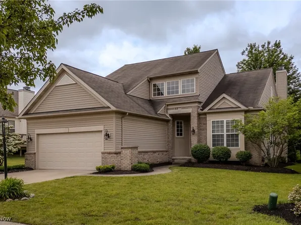 233 Lexington Cir, Broadview Heights, OH 44147