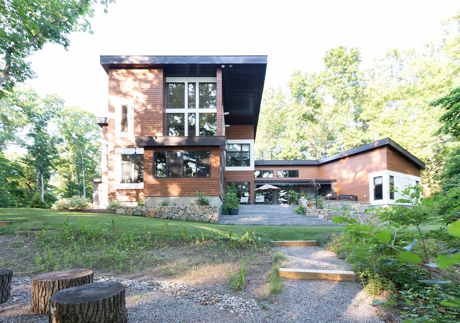 3 bed, 4167 sqft, $8,995 — Photo 2